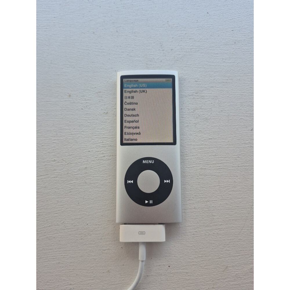 Apple iPod Nano 4th Generation 8GB Silver A1285 Bundle Cable Works Needs Battery
